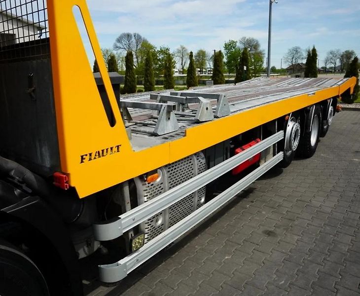 Iveco Stralis (2018) 420 8x4 odtahovka EURO 6 - fotka 11 z 23