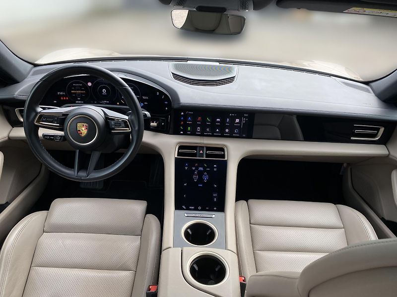 Porsche Taycan Taycan 4S - fotka 9 z 25