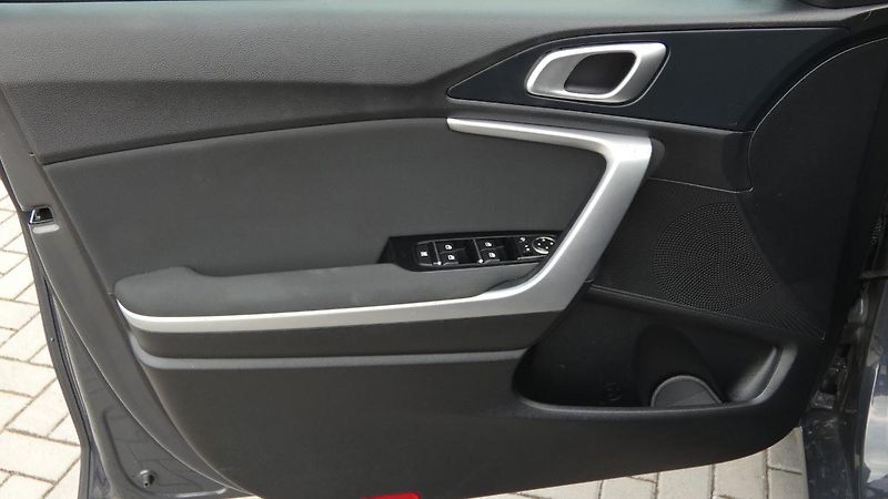 Kia Ceed SW 1.5 T-GDI SPIN - fotka 8 z 22