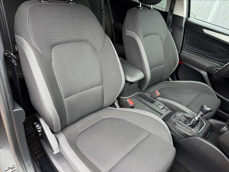 Ford Focus 1.5 TDCi EcoBlue - fotka 17 z 19