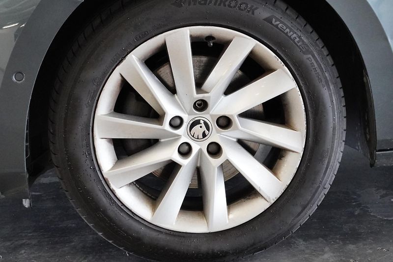 Škoda Superb - fotka 10 z 30