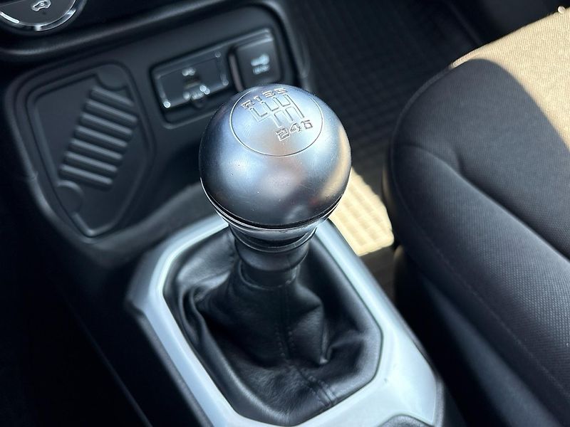 Jeep Renegade (2015) 1.4 MultiAir Limited - fotka 16 z 22