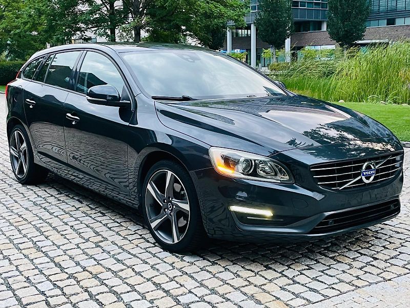 Volvo V60 2.0D3 5V AUT VÝHŘEV SERVISKA - fotka 9 z 47