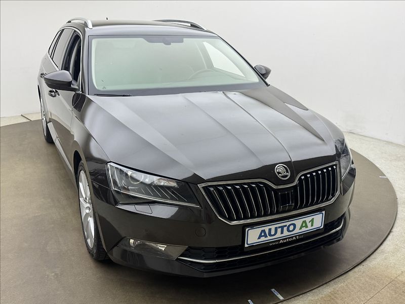Škoda Superb 2,0 DSG STYLE+ CANTON DPH ČR - fotka 3 z 38