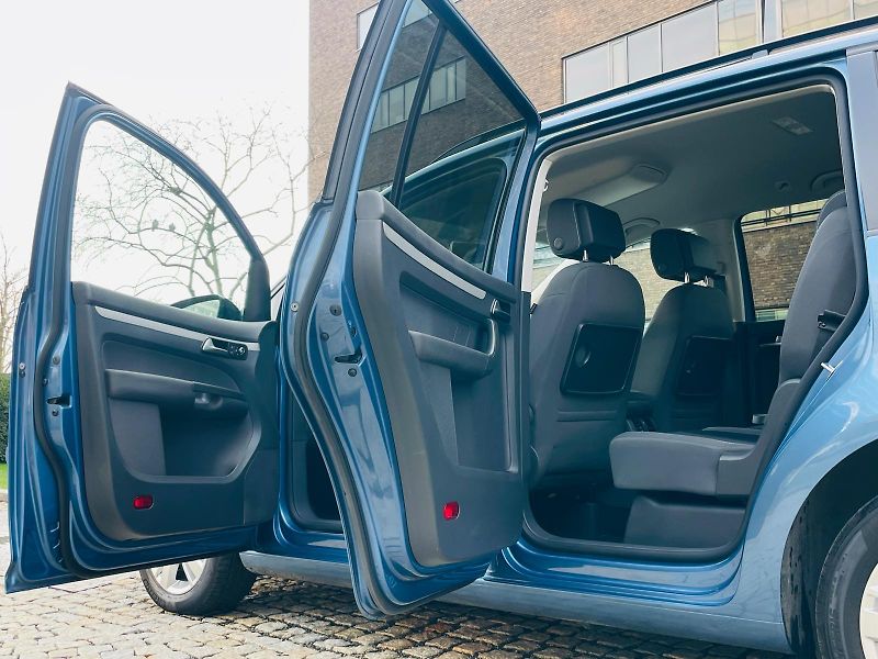 Volkswagen Touran 1.4TSI VÝHŘEV SENZORY SERVISKA - fotka 23 z 45