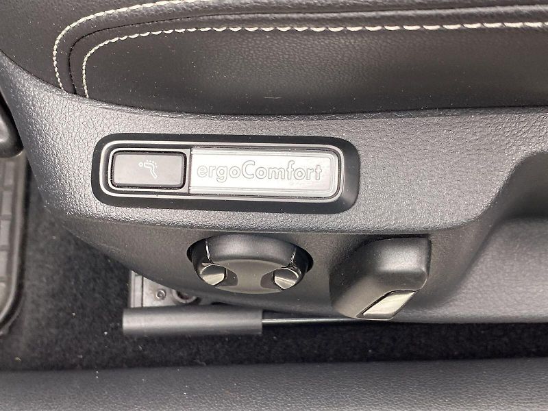 Volkswagen Passat (2019) 2.0 TDI DSG - fotka 27 z 34