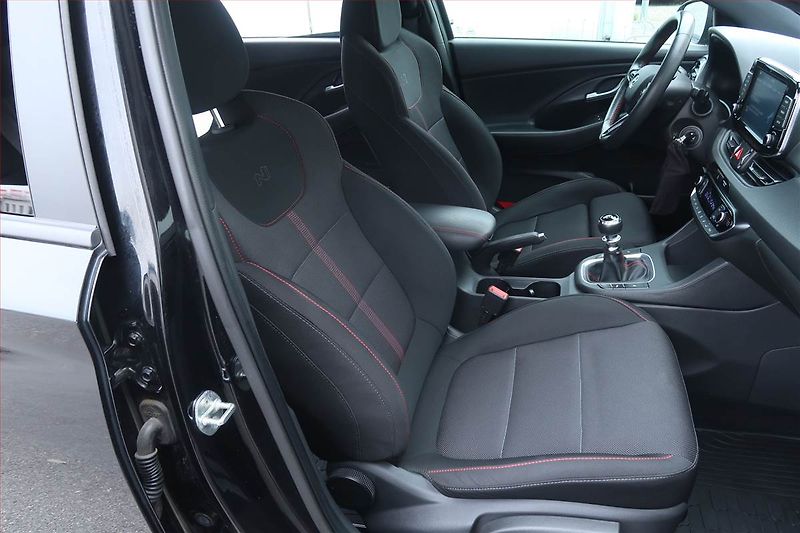 Hyundai i30 (2022) N-Line 1.5 T-GDI MHEV - fotka 9 z 21