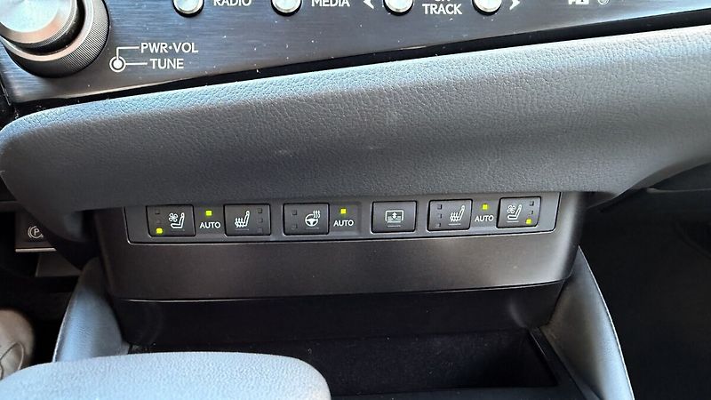 Lexus ES 300h 300H 2,5 HEV LUXURY - fotka 27 z 40