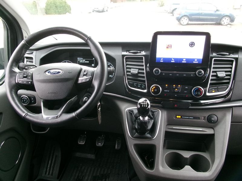 Ford Tourneo Custom (2022) 2,0TDCi L2H1 ZÁRUKA FORD  - fotka 27 z 36