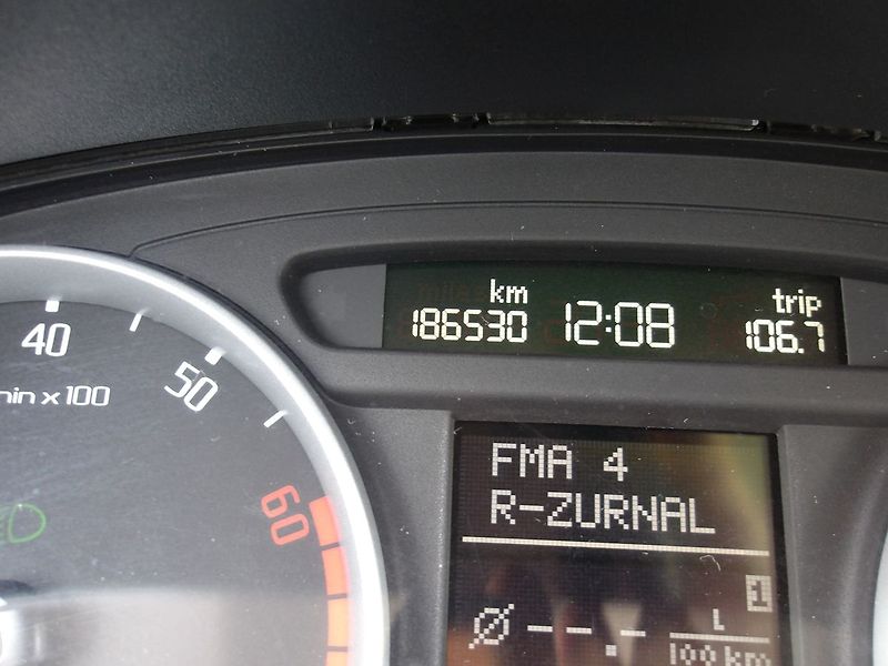 Škoda Roomster 1,6i AUTOMAT !!! - fotka 24 z 28