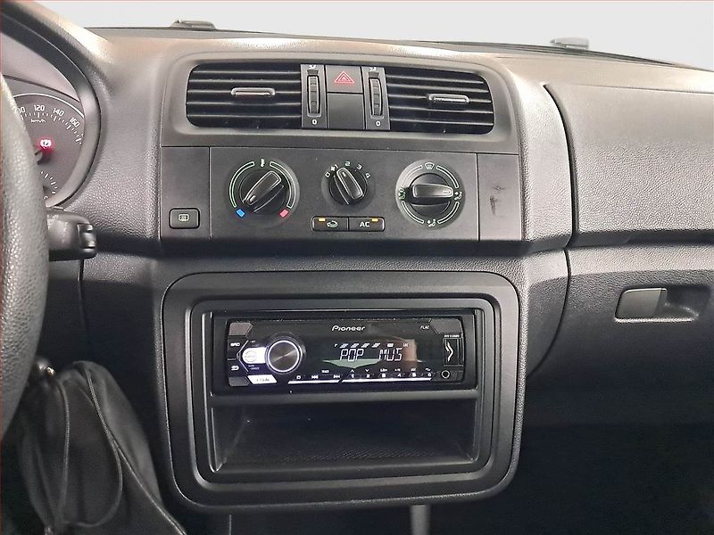Škoda Fabia (2012) 1.2 12V, Park. senzory - fotka 12 z 15