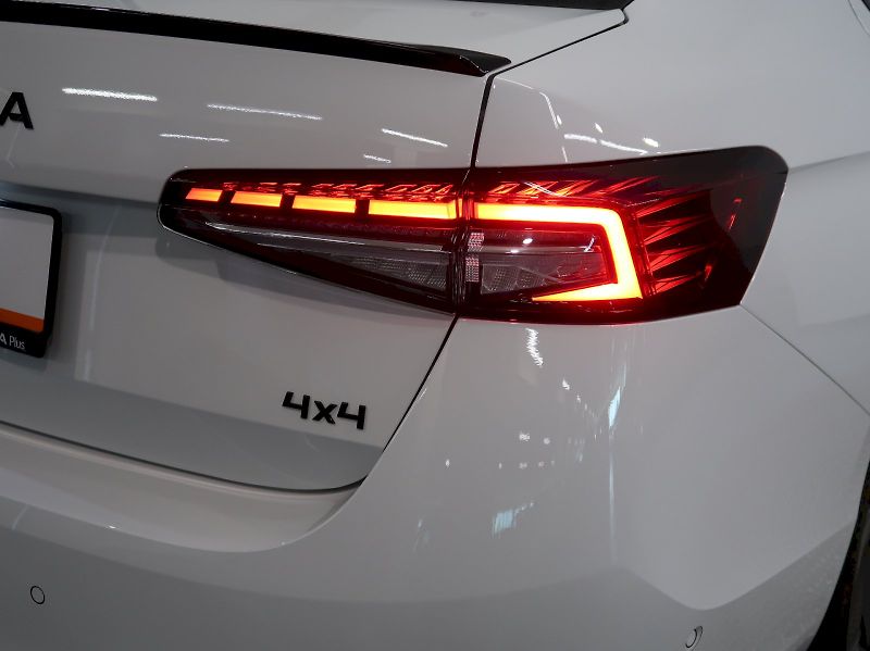 Škoda Superb (2026) SPORTLINE 2.0TDI 142KW TAŽNÉ W - fotka 42 z 43