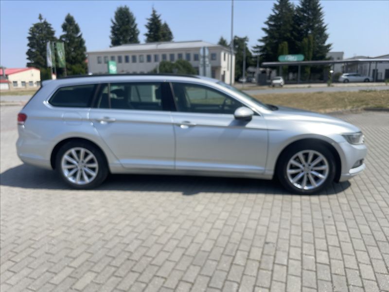 Volkswagen Passat 2,0 TDi 110kw Radar DSG GPS Hi - fotka 5 z 43