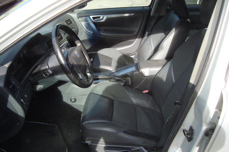 Volvo V70 (2005) 2.4 D5, AUT.,ČR - fotka 35 z 54