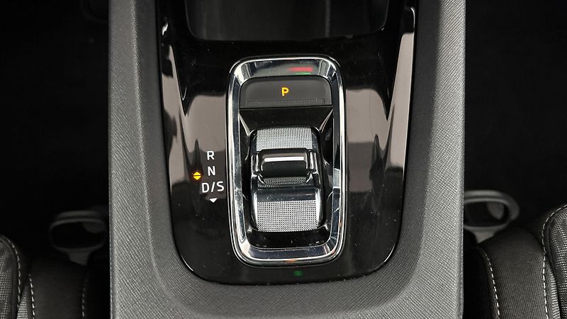 Škoda Octavia 2.0 TDI DSG Style Combi - fotka 23 z 27