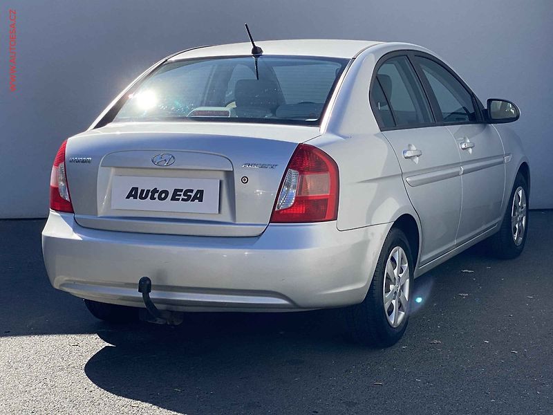 Hyundai Accent (2009) 1.4i, ČR, Klima - fotka 4 z 16