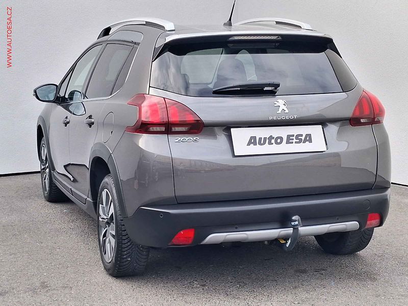 Peugeot 2008 (2019) 1.2 PT, Allure, AT, TZ, navi - fotka 6 z 19