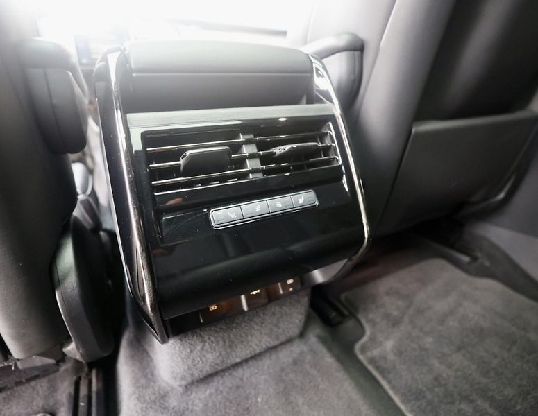 Land Rover Range Rover Sport (2022) 3.0 V6 ehybrid - fotka 28 z 45