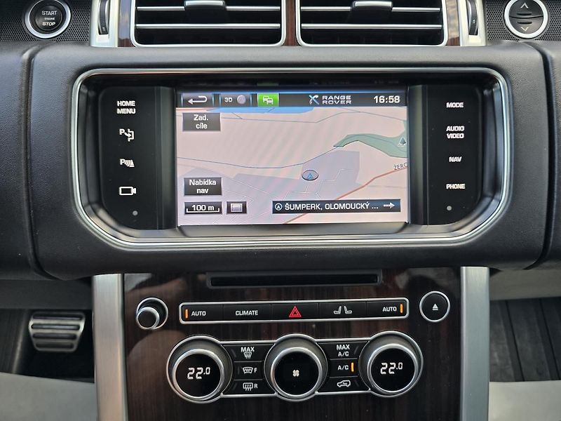 Land Rover Range Rover VOGUE 4,4 V8 250kW 4x4 TAŽNÉ - fotka 22 z 61