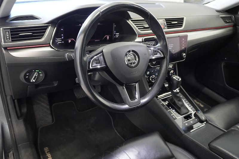Škoda Superb 1,5 TSI SPORT LINE DSG - fotka 15 z 40
