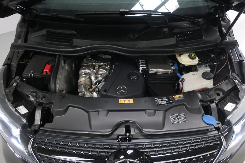 Mercedes-Benz Třídy V (2025) 300d AVG LONG 4MATIC NOVÝ - fotka 49 z 50