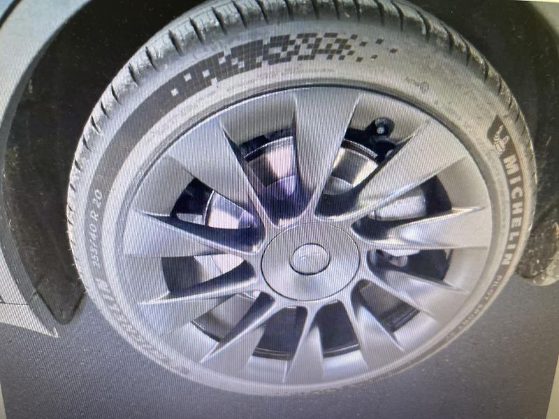 Tesla Model Y RWD 220kw TZ SOH 93,0 % - fotka 5 z 8