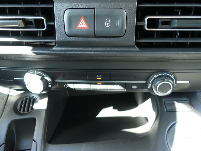Citroën Berlingo (2026) XL PLUS PROFI Petrol 110k MAN - fotka 15 z 18