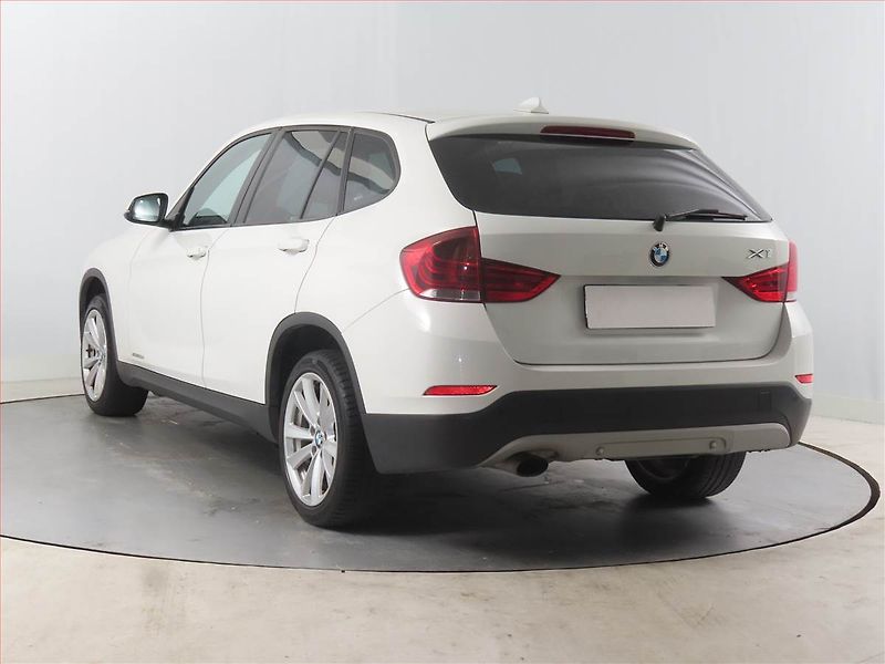 BMW X1 (2013) xLine sDrive20d, 4X4, Automat - fotka 4 z 14