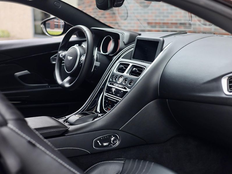 Aston Martin DB11 (2020) 4.0 V8 375KW - fotka 22 z 45