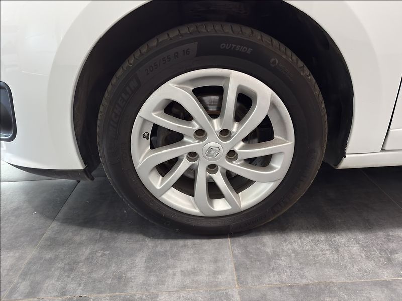 Renault Mégane 1,6   i LIMITED NAVI VÝHŘEV - fotka 26 z 28