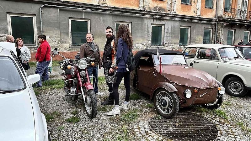 Motorističtí nadšenci pořádali na zahájení sezony v Adamově tradiční Zaklikovanou. Po přehlídce v areálu bývalých Adamovských strojíren následovala spanilá jízda Moravským krasem.