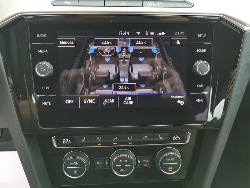 Volkswagen Passat HIGHLINE*110KW*LED*ALCANTARA* - fotka 64 z 85