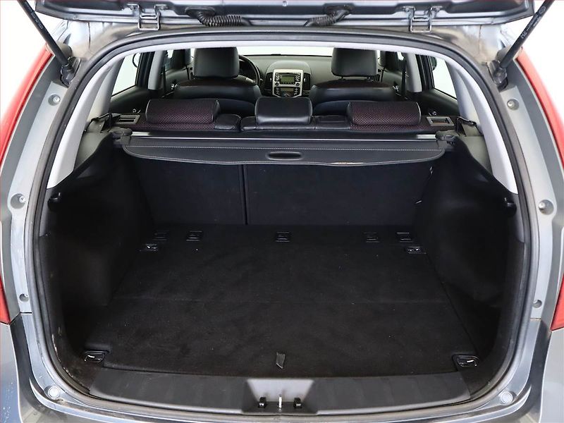 Hyundai i30 (2009) 1.6 CVVT, nová STK - fotka 11 z 15