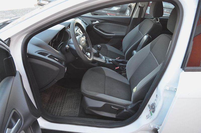 Ford Focus (2011) 1.6i 92kW / 2x kola / TAŽNÉ - fotka 14 z 28