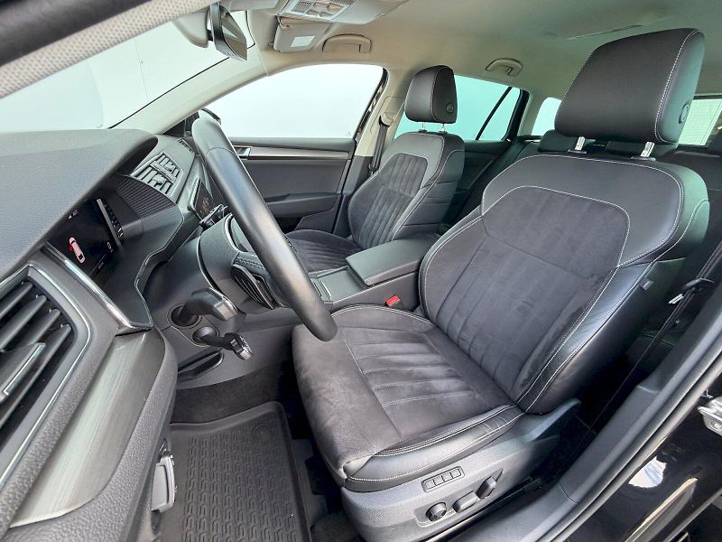 Škoda Superb (2022) 2.0 TSI 140kW Style Extra - fotka 6 z 35