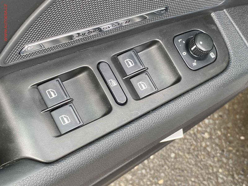 Škoda Superb (2010) 2.0TDi, DSG, xenon, park - fotka 11 z 19