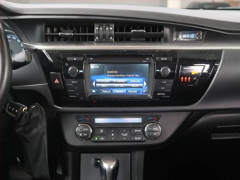 Toyota Corolla (2014) 1.6 Valvematic, Automat, ČR - fotka 11 z 15
