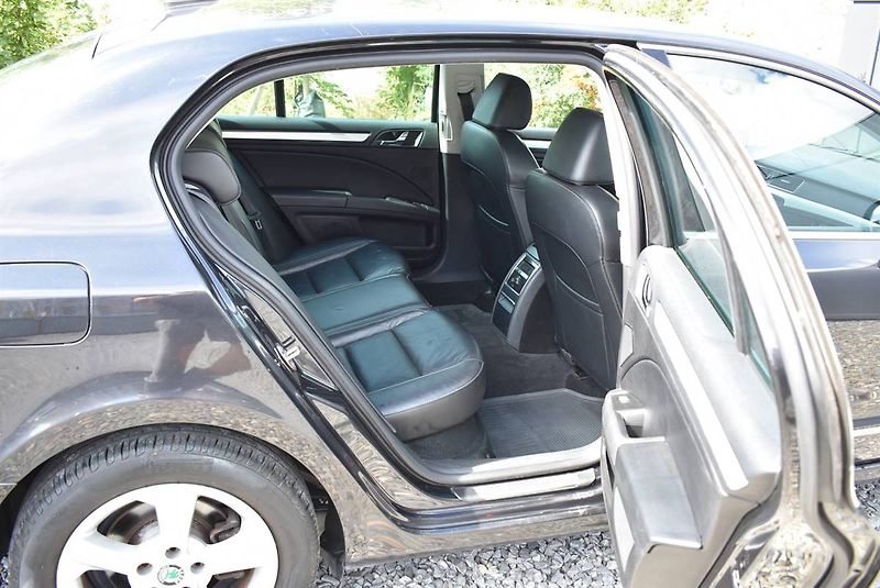 Škoda Superb 2,0 TDI SERVIS STK NOVÉ DSG! - fotka 14 z 17
