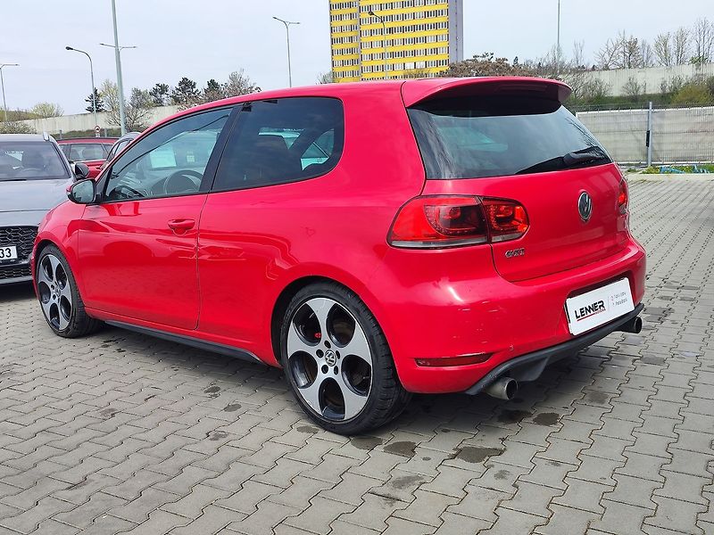 Volkswagen Golf 2.0 TSi/155kW GTI ČR 1.Maj. - fotka 7 z 27