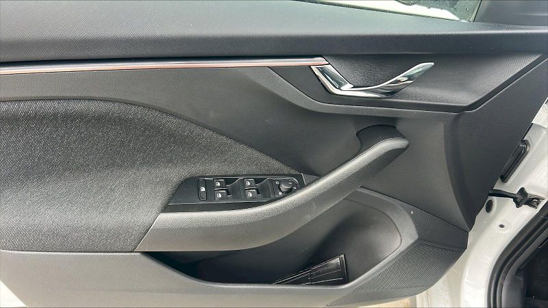 Škoda Kamiq (2025) SELEC TSI 85/1.0 M6F - fotka 12 z 31
