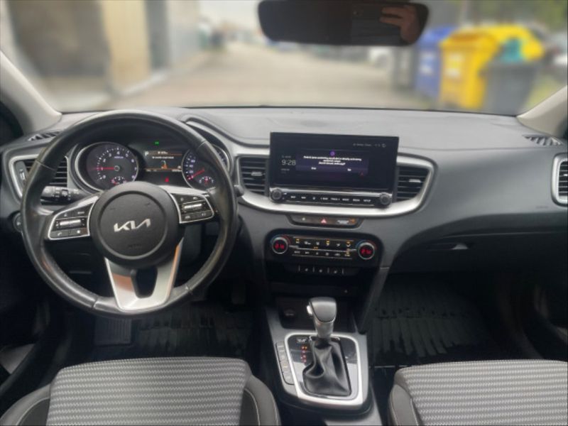 Kia Ceed 1,5 TGDI Top AT - fotka 7 z 10