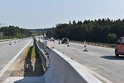 Nad hlavami řidičů se poprvé na D3 objevila v červeném kruhu číslice 150. Nyní se zde u Chotýčan instaluje nové dopravní značení pro zkušební provoz s nejvyšší dovolenou rychlostí 150 km/h. Začátek zkušebního provozu se plánuje na přelomu září a října.