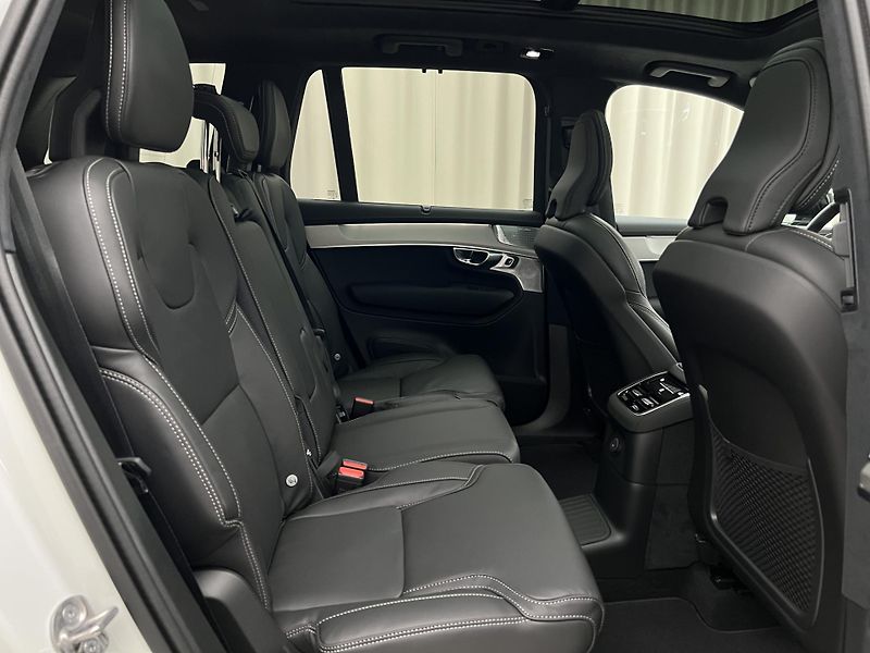 Volvo XC90 (2026) T8 AWD BLACK EDITION ULTRA - fotka 29 z 47
