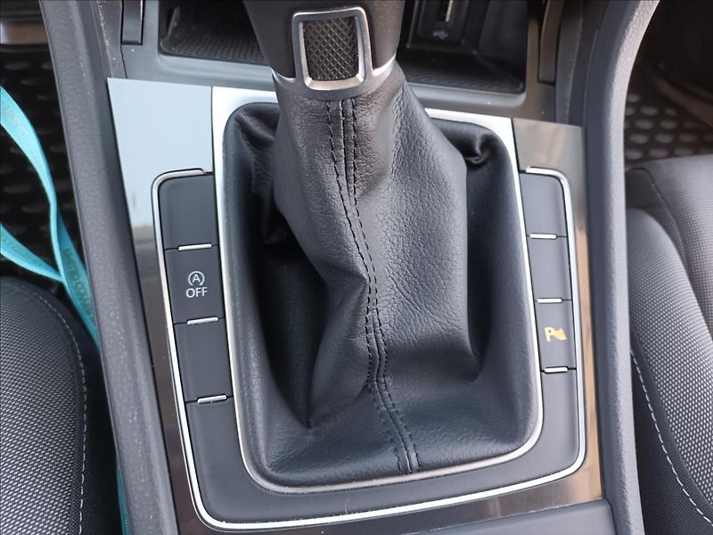 Volkswagen Golf 1,0 TSI,ČR,1MAJ,RADAR,LED,DPH - fotka 35 z 42