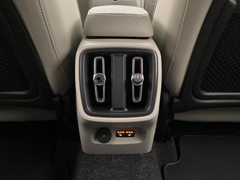 Volvo XC40 D4 AWD INSCRIPTION REZERVACE - fotka 30 z 44