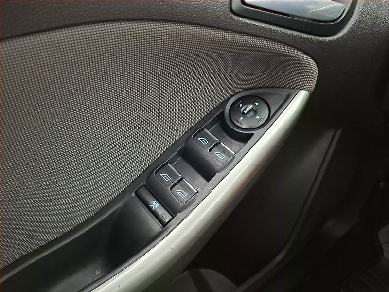 Ford Focus (2011) 1.6 TDCi, po STK, levný provoz - fotka 14 z 14