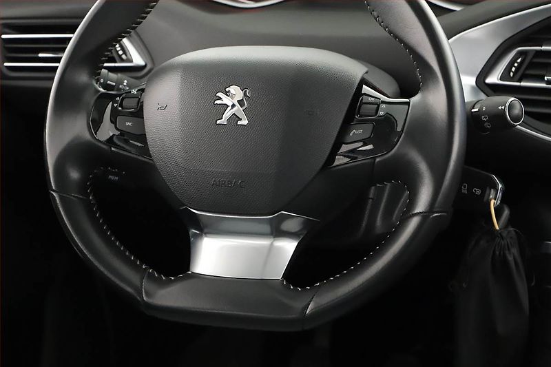 Peugeot 308 (2020) Allure 1.5 BlueHDi, Serv.kniha - fotka 13 z 15