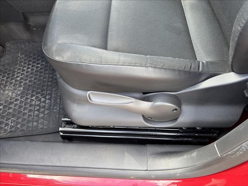 Volkswagen Caddy 1,4 TGI 81kW CNG Maxi Dílna - fotka 23 z 37