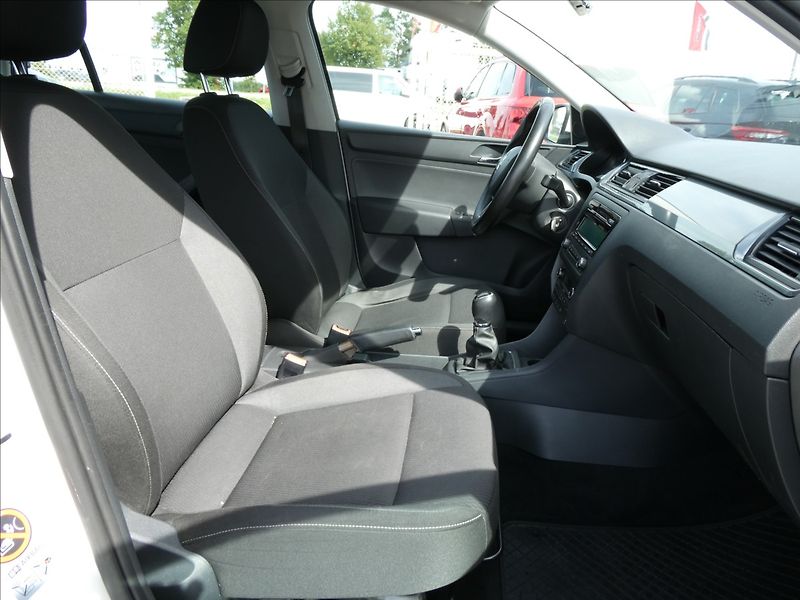 Škoda Rapid 1,2 TSI 77kW Style Spaceback - fotka 20 z 36