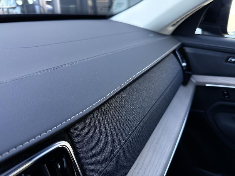 Volvo XC90 T8 AWD RECH. PLUS DARK+ kola - fotka 24 z 51